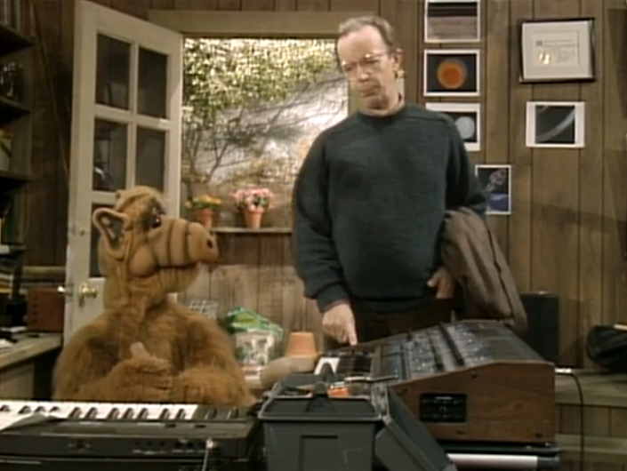 ALF, "Don't It Make Your Brown Eyes Blue?"